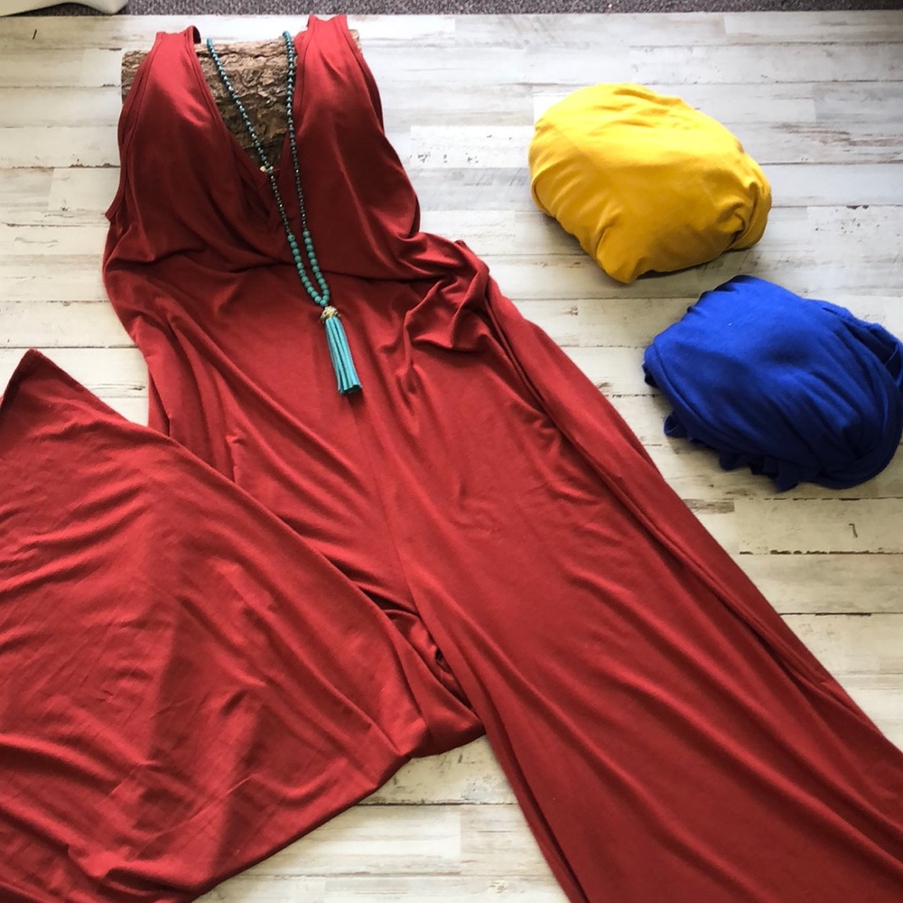 Bundle of sleeveless jumpsuits and necklace